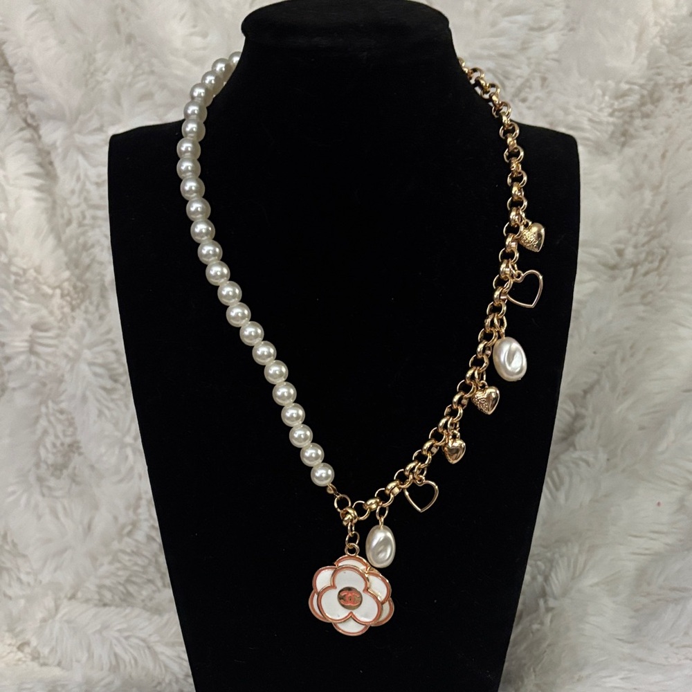 CHANEL Floral Charm Stamped with Fashion Gold/White Necklace with Heart Charms